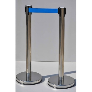 SŁUPKI ODGRADZAJĄCE Z NIEBIESKĄ TAŚMĄ CHROM