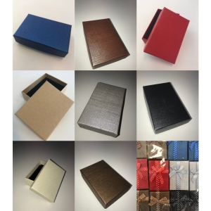 Kolorowe papierowe pudełko upominkowe 8 x 11 x 3 cm(h). Opakowanie 12 szt