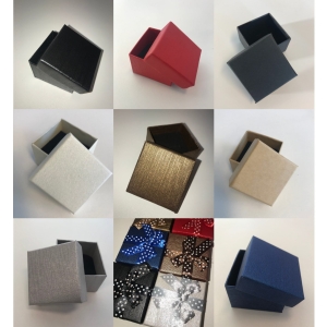 Kolorowe papierowe pudełko ozdobne 9 x 9 x 3 cm. Opakowanie 12 szt