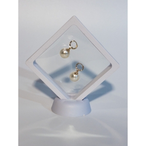 Uniwersalne opakowanie na prezent-ramka z przezroczystym elastycznym silikonowym okienkiem.Rozmiar 7 x 7 cm. Kolor Biały.