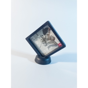 Uniwersalne opakowanie na prezent-ramka 11 x 11 cm z przezroczystym elastycznym silikonowym okienkiem.Kolor Czarny.