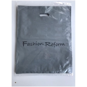 Plastikowe torebki z wyciętym uchwytem do pakowania zakupów i prezentów. Rozmiar 20 x 27 cm 50 MKR